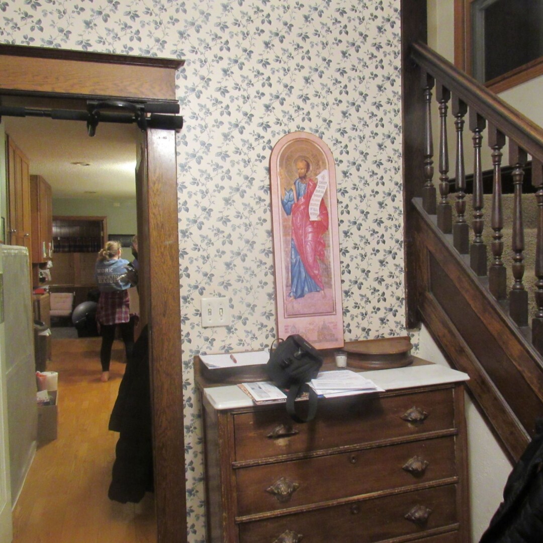 The entry gives an impression of what is yet to come. Faded and worn wallpaper gave a negative first impression of what was to come.