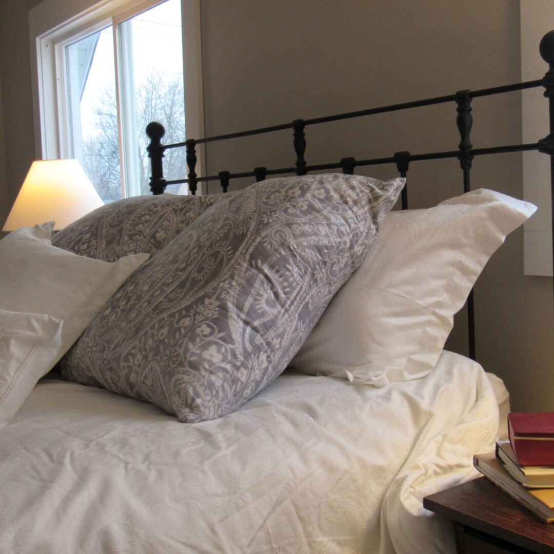 Buyers want see that their new home has a fresh, clean and luxurious master bedroom.