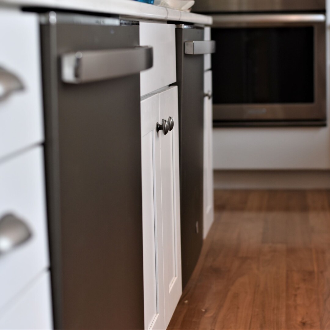 Two dishwashers in island 2 Dishwashers